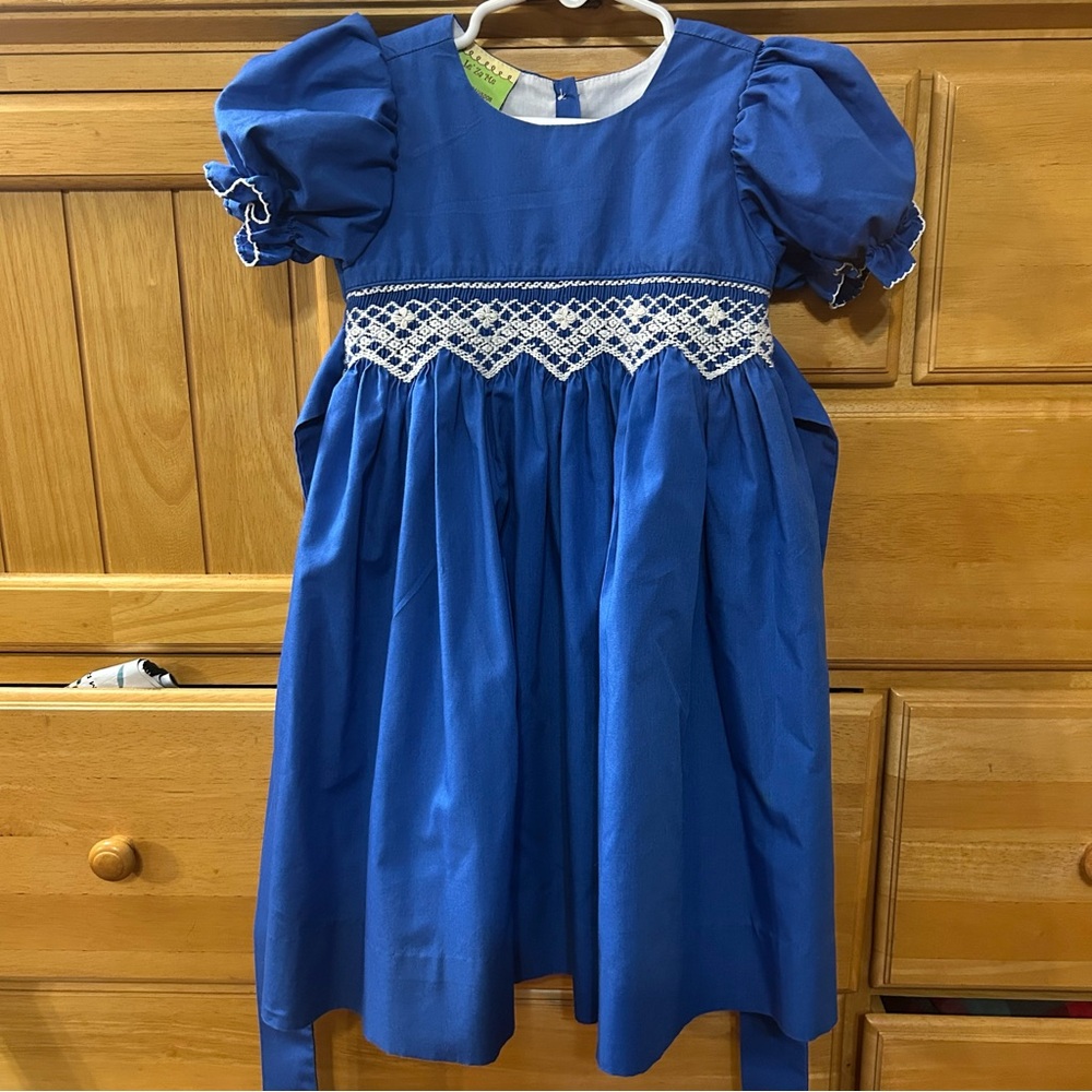 Le’ Za Me Girl’s Blue & White Cotton/Polyester Blend Hand Smocked Dress Size 3T